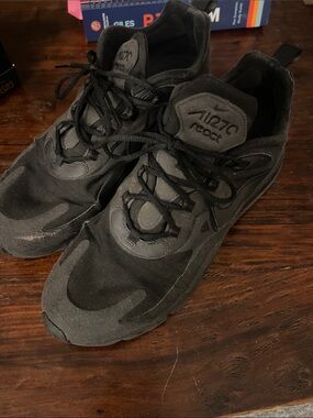 Nike All-Black Men’s 270 Sneakers
